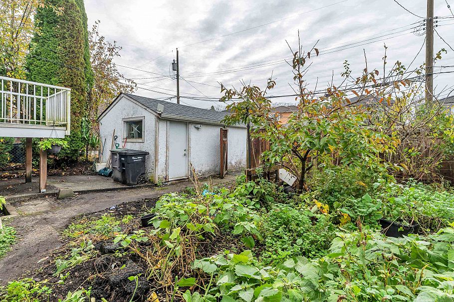 2052 E 41st Avenue Vancouver, BC - 38