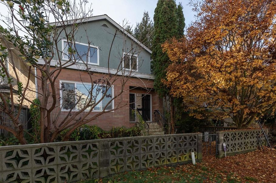 1636 Frances Street Vancouver, BC - 2