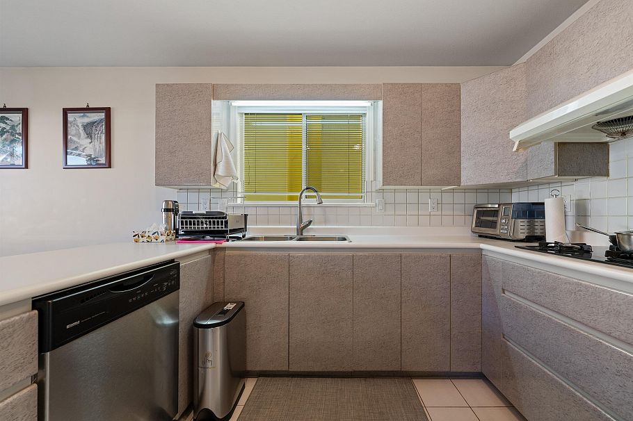 2133 W 49th Avenue Vancouver, BC - 14