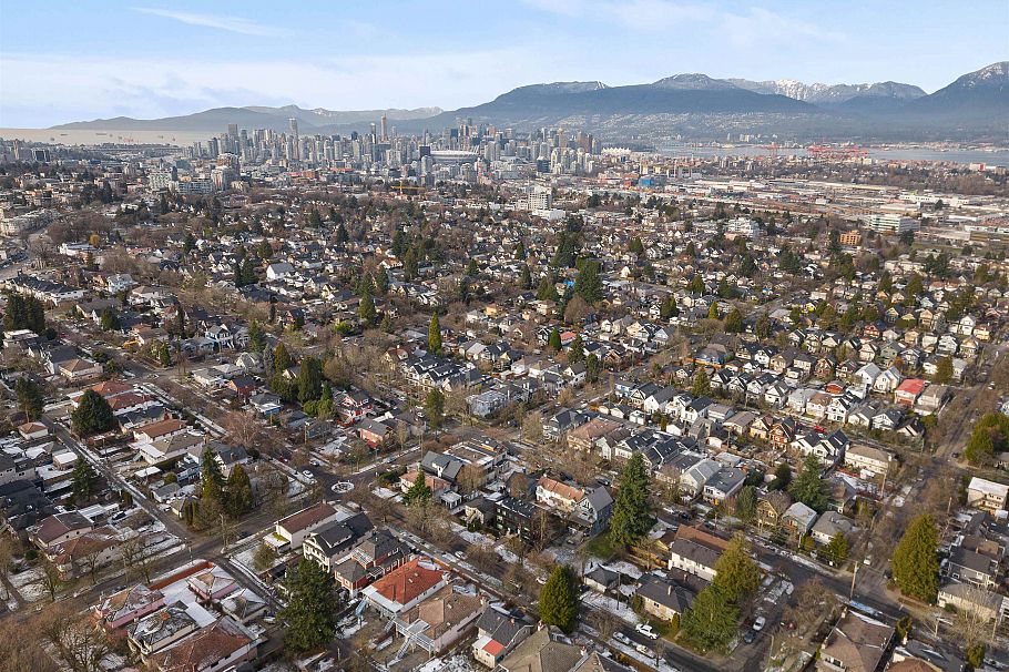 1 3118 Windsor Street Vancouver, BC - 40