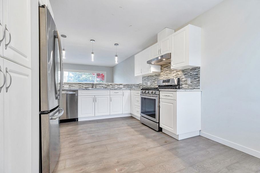 2052 E 41st Avenue Vancouver, BC - 16