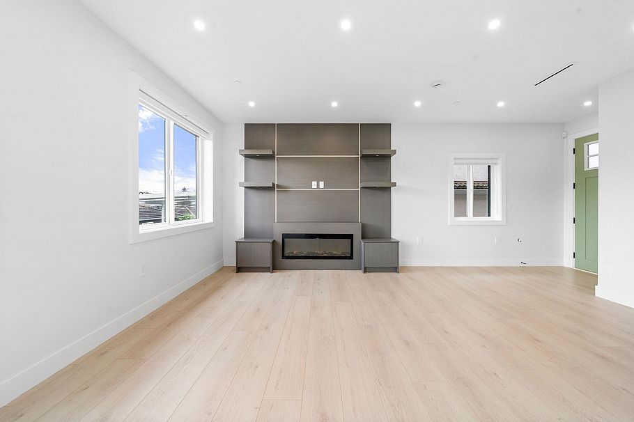 2 3274 E 44th Avenue Vancouver, BC - 7