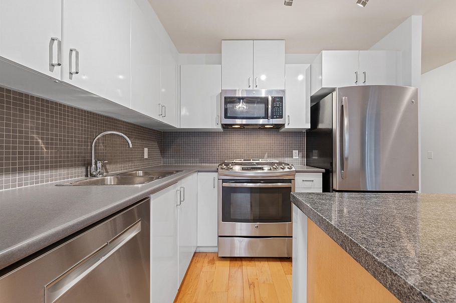 805 175 W 1st Street North Vancouver, BC - 12