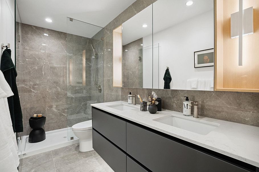 123 2050 Glenaire Drive North Vancouver, BC - 4