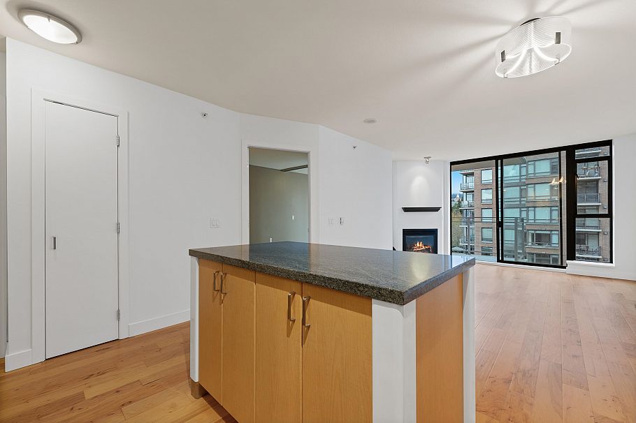 805 175 W 1st Street North Vancouver, BC - 11