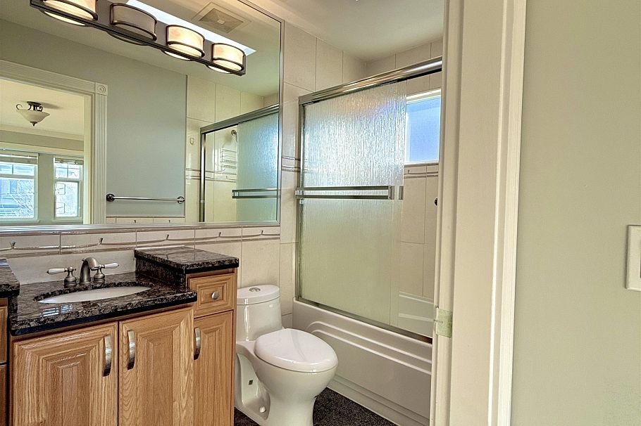 3311 E 44th Avenue Vancouver, BC - 13