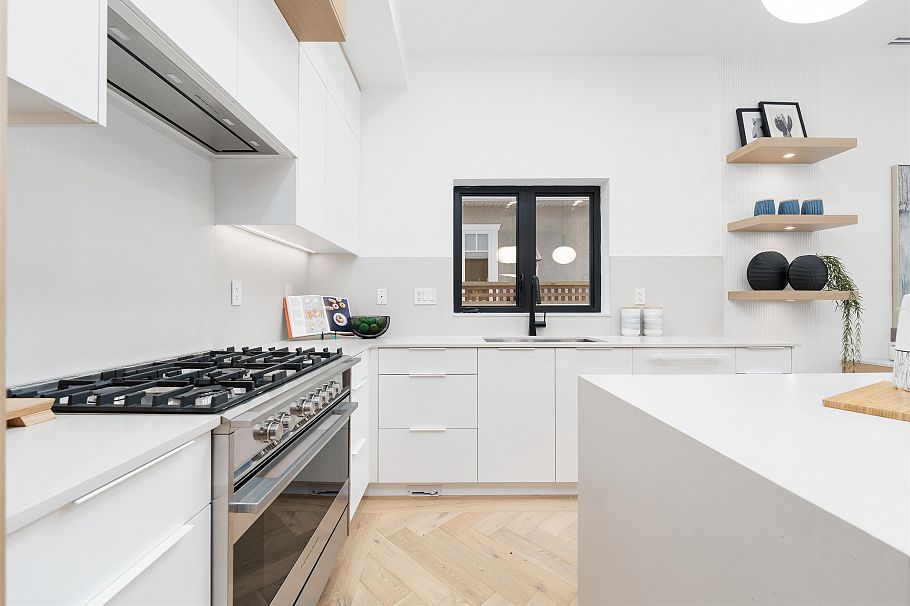 1 3118 Windsor Street Vancouver, BC - 9