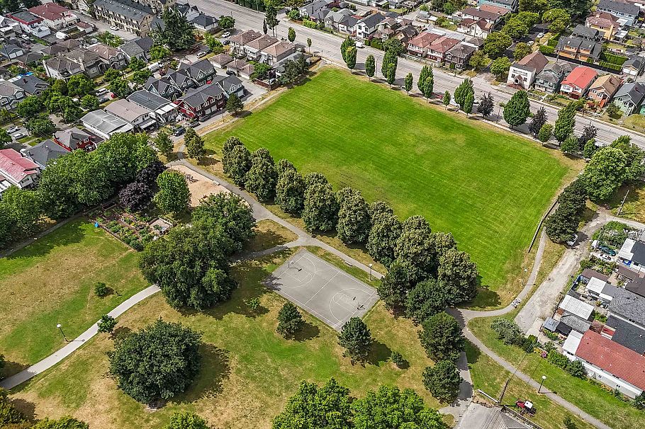 1688 E 29th Avenue Vancouver, BC - 31