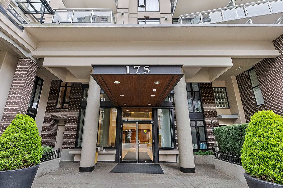 805 175 W 1st Street North Vancouver, BC - 32