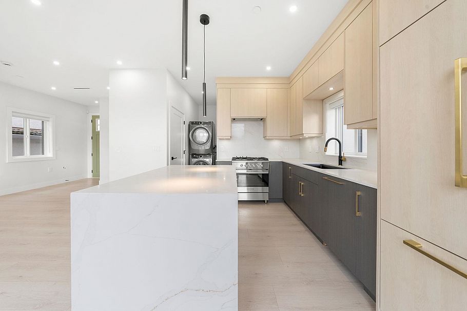 2 3274 E 44th Avenue Vancouver, BC - 16