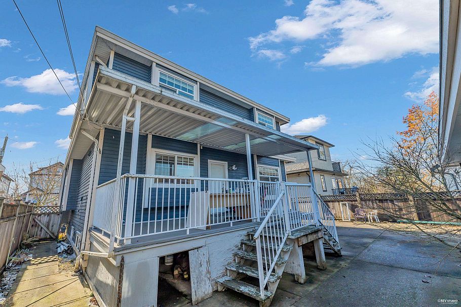 3311 E 44th Avenue Vancouver, BC - 18