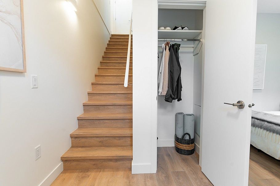 118 2050 Glenaire Drive North Vancouver, BC - 2