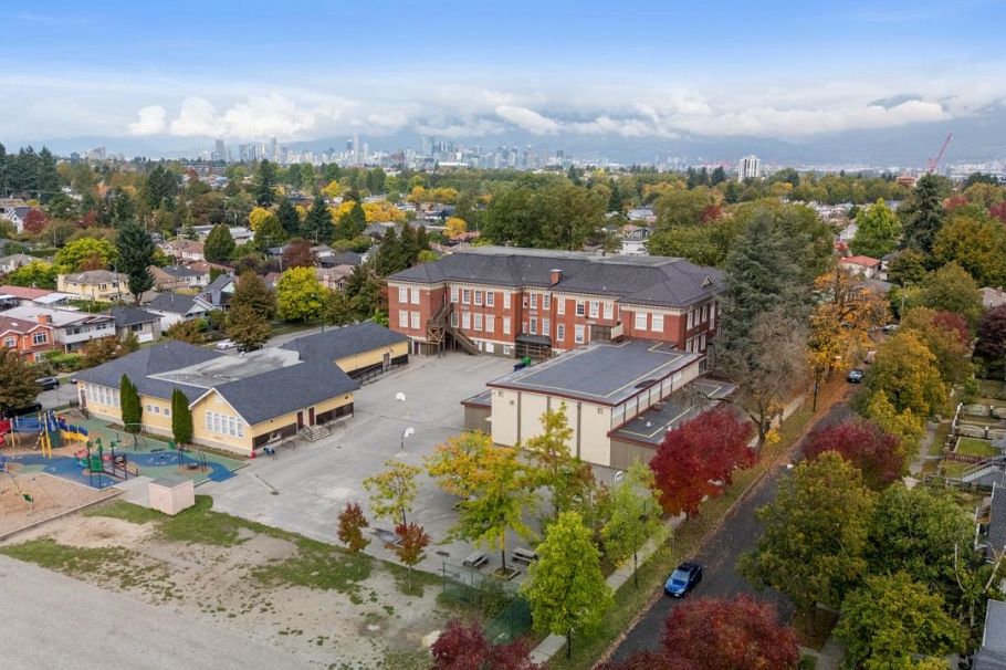 4805 Inverness Street Vancouver, BC - 30