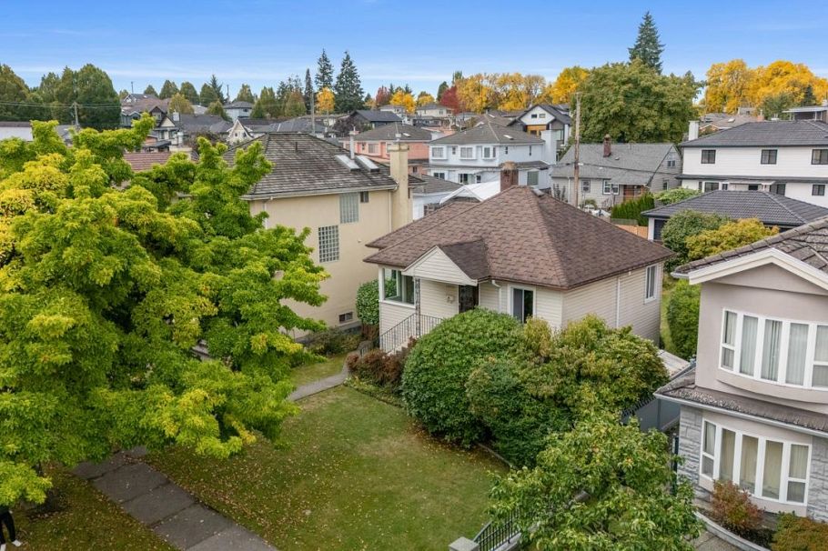 4805 Inverness Street Vancouver, BC - 3