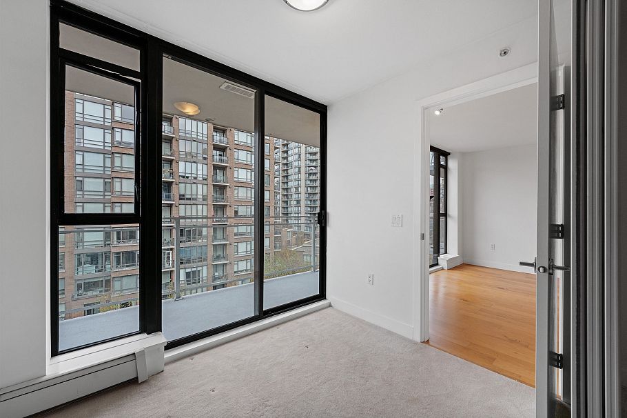 805 175 W 1st Street North Vancouver, BC - 19