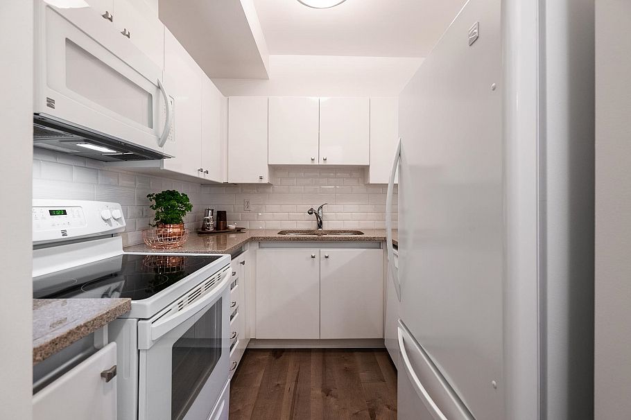 304 1928 Nelson Street Vancouver, BC - 11