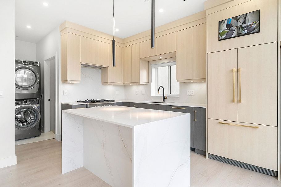 2 3274 E 44th Avenue Vancouver, BC - 14