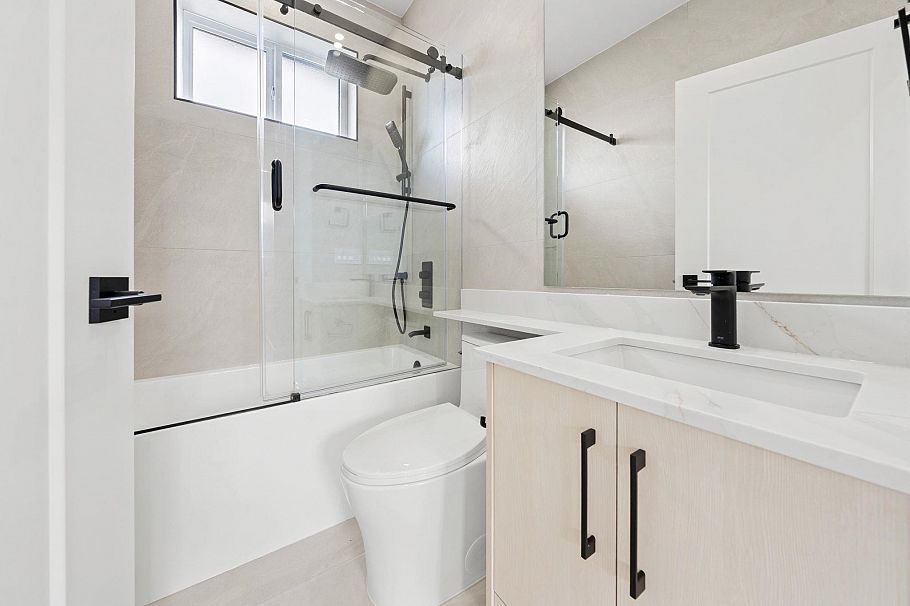 2 3274 E 44th Avenue Vancouver, BC - 32