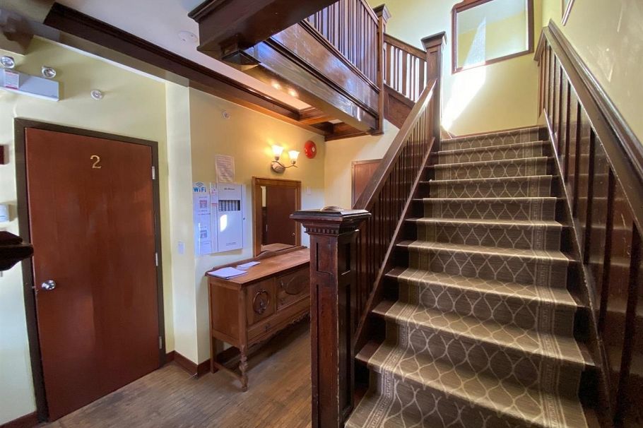 387 W 13th Avenue Vancouver, BC - 4