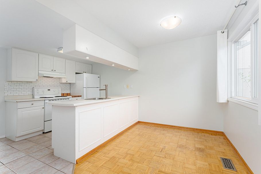 5 3554 E 49th Avenue Vancouver, BC - 6