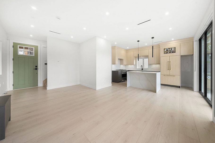 2 3274 E 44th Avenue Vancouver, BC - 11