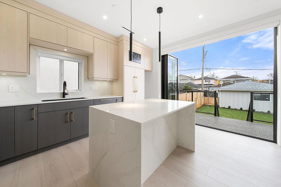 2 3274 E 44th Avenue Vancouver, BC - 20