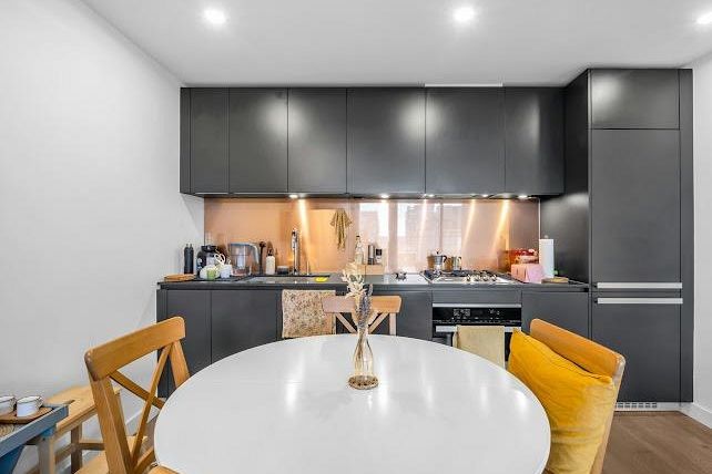 1480 Howe Street Vancouver, BC - 11