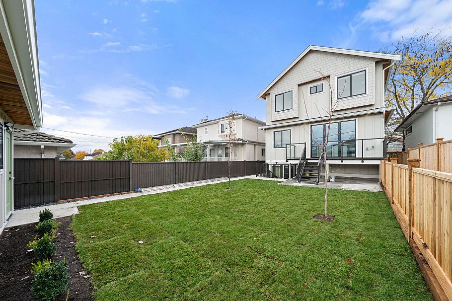 2 3274 E 44th Avenue Vancouver, BC - 40