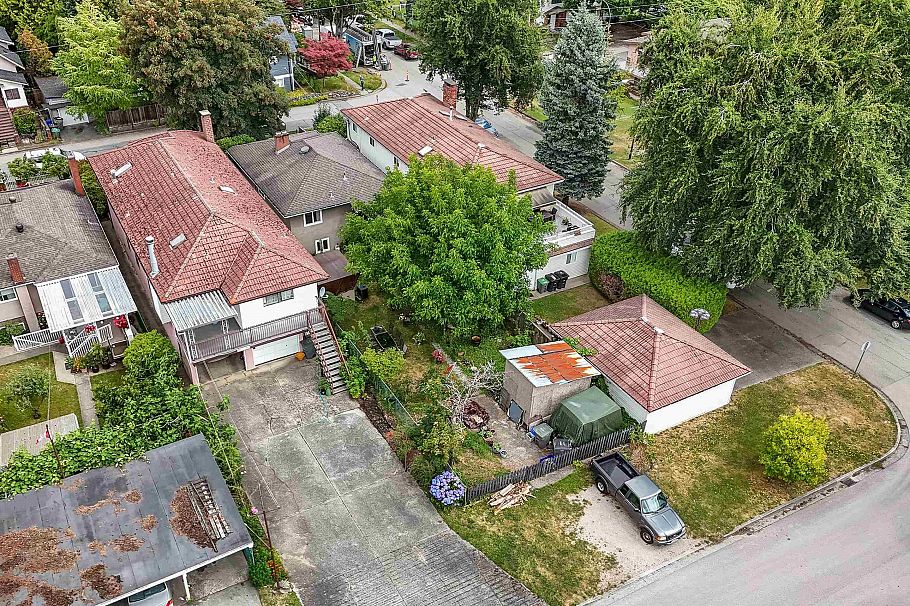 1688 E 29th Avenue Vancouver, BC - 3
