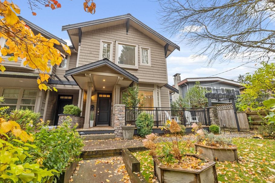 3135 Sunnyhurst Road North Vancouver, BC - 1