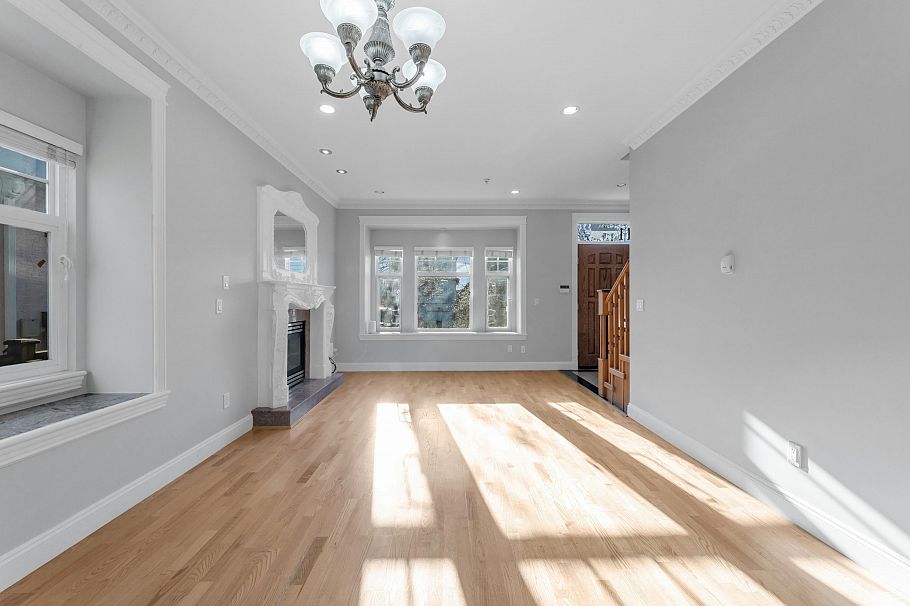 3311 E 44th Avenue Vancouver, BC - 4