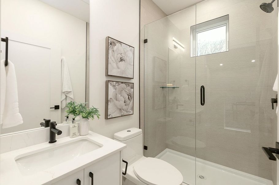 1 3508 E Pender Street Vancouver, BC - 17