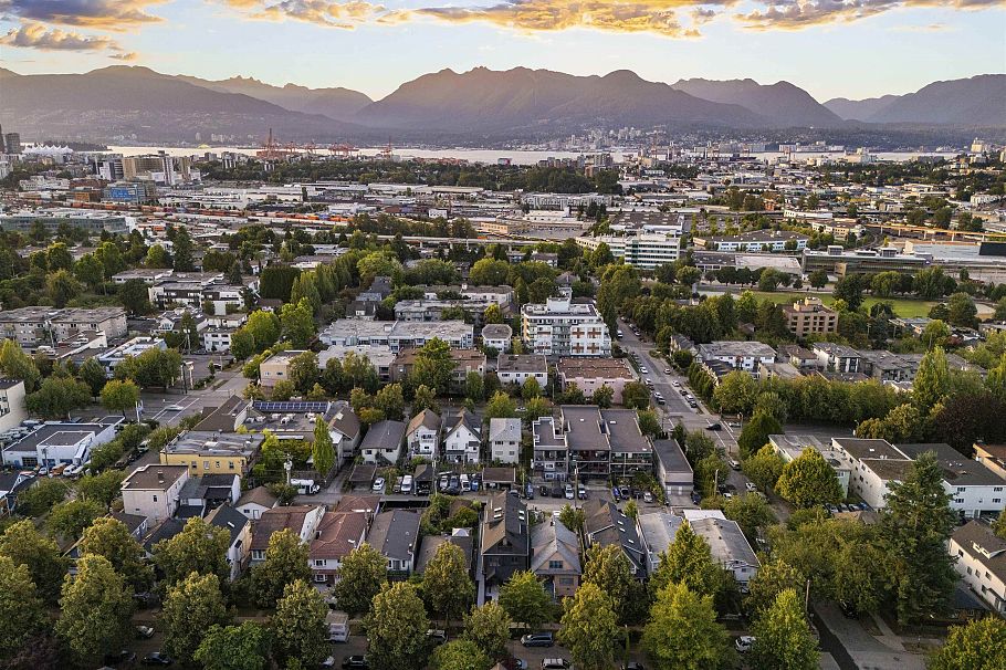 1 847 E 10th Avenue Vancouver, BC - 38