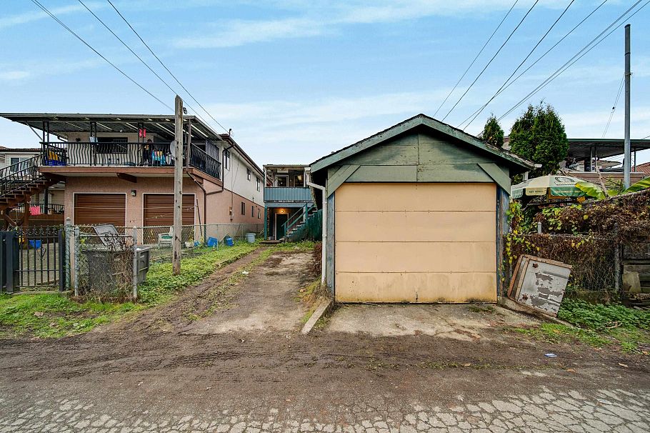 5284 Slocan Street Vancouver, BC - 27