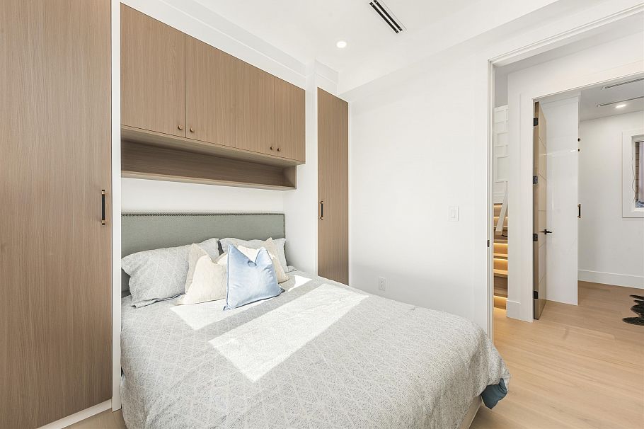 1 847 E 10th Avenue Vancouver, BC - 21