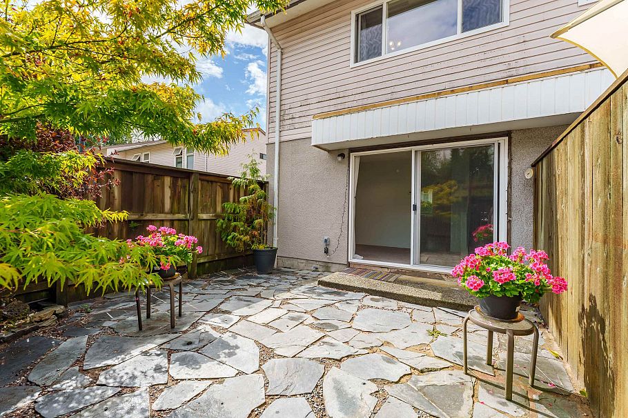 5 3554 E 49th Avenue Vancouver, BC - 3