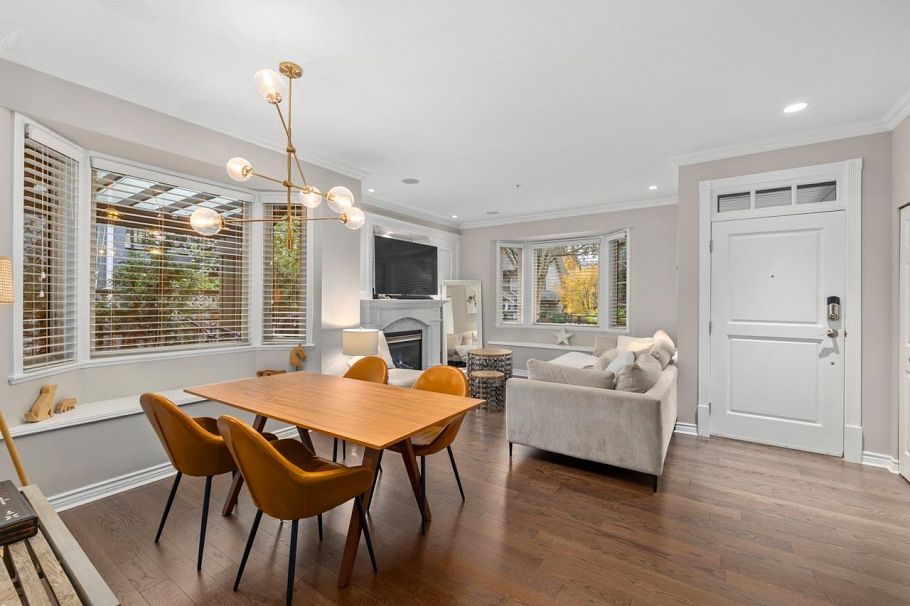 3135 Sunnyhurst Road North Vancouver, BC - 3