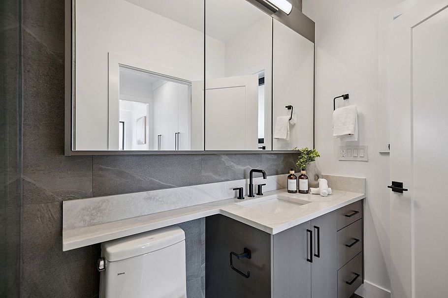 #2 1079 E 14th Avenue Vancouver, BC - 27