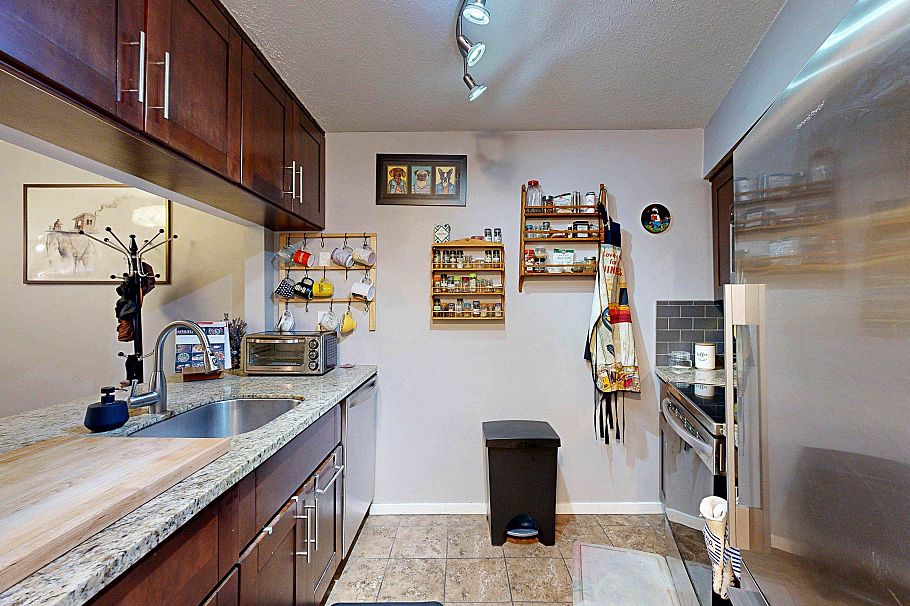 201 2222 Prince Edward Street Vancouver, BC - 5