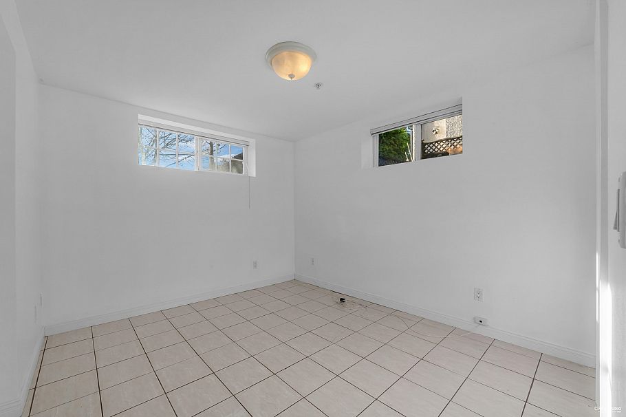 3311 E 44th Avenue Vancouver, BC - 16