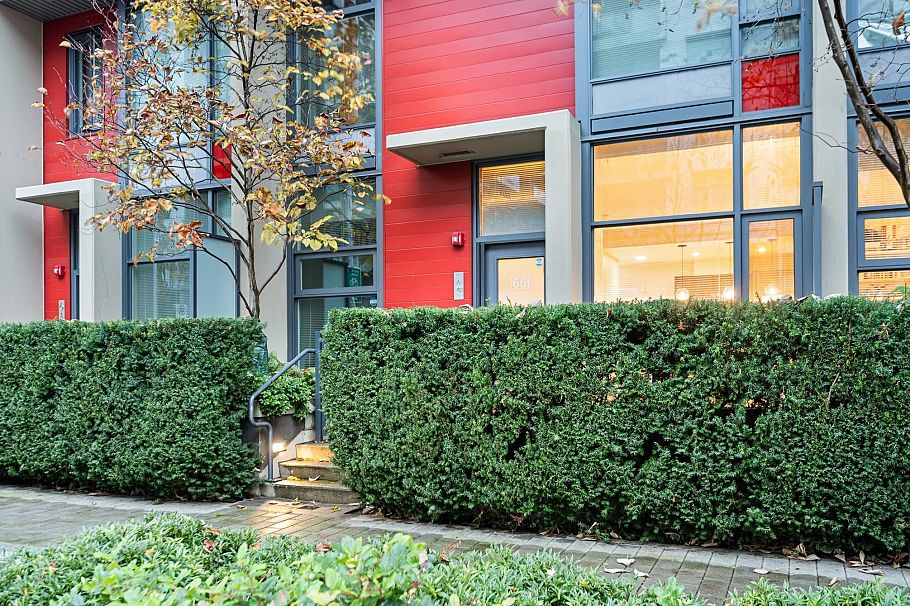 66 W 1st Avenue Vancouver, BC - 3