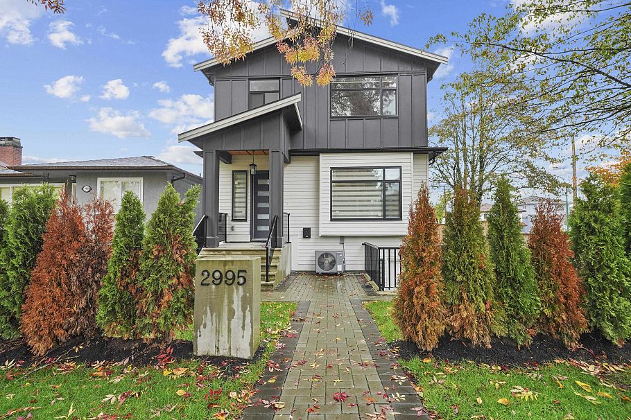 2995 E 17th Avenue Vancouver, BC - 36