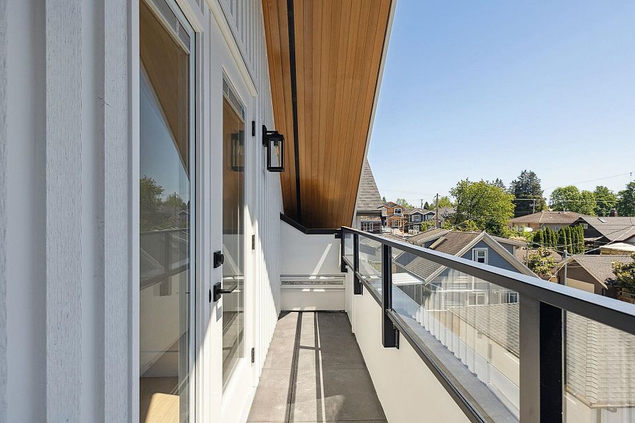 #2 2244 E 11th Avenue Vancouver, BC - 35