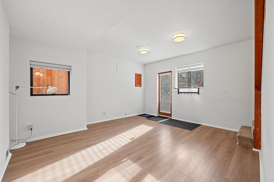 3576 W 17th Avenue Vancouver, BC - 19