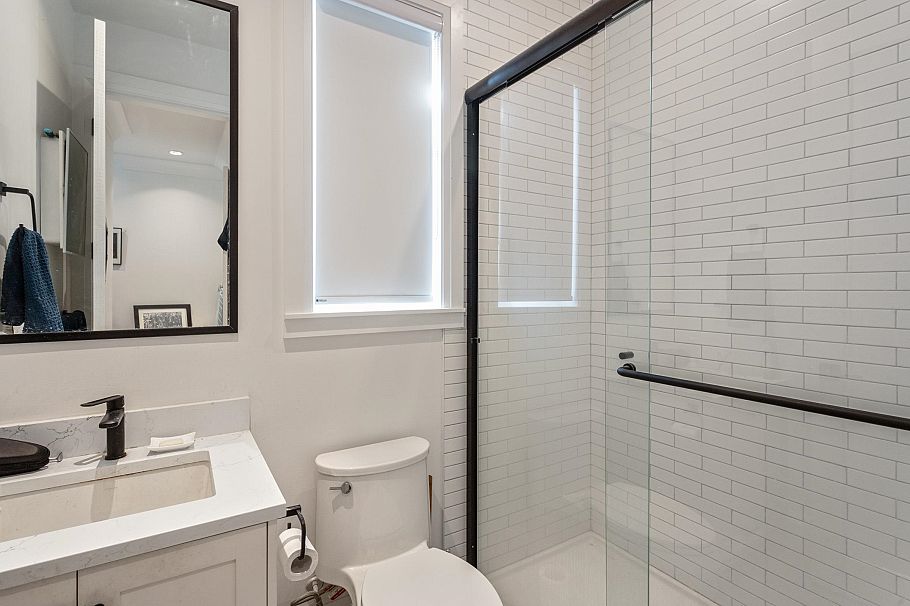 345 E 20th Street North Vancouver, BC - 25