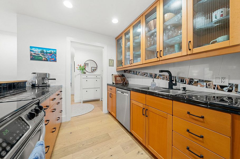 201 1130 W 13th Avenue Vancouver, BC - 12