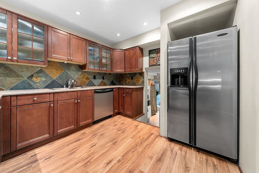 6 230 W 15th Street North Vancouver, BC - 8