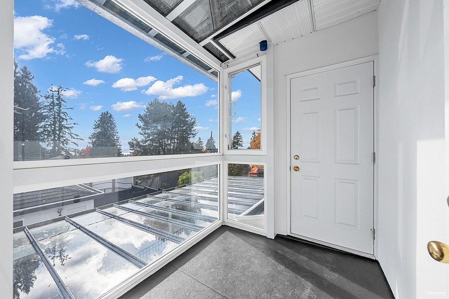 213 W 28th Street North Vancouver, BC - 16