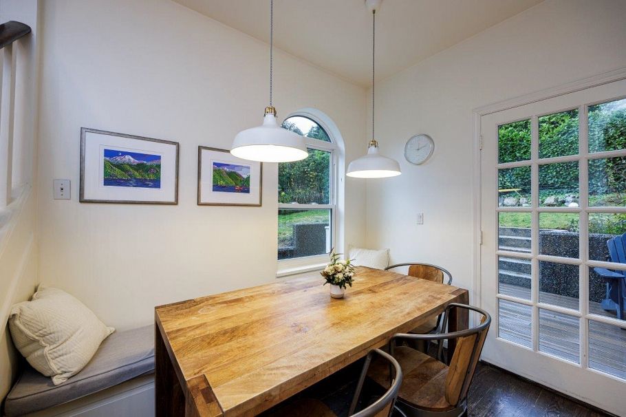 1806 Deep Cove Road North Vancouver, BC - 16