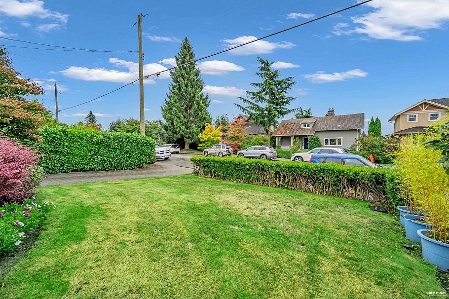 628 E 7th Street North Vancouver, BC - 2